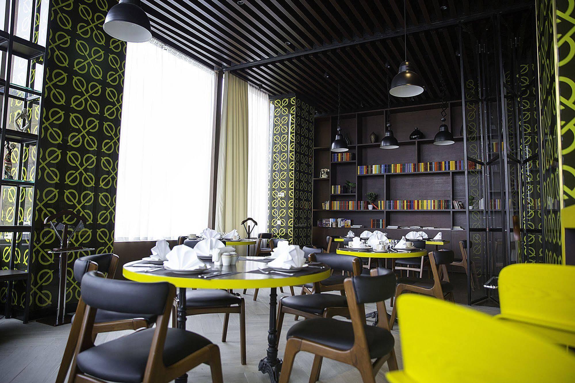 Maqan Hotel Almaty Exterior photo